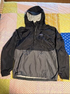 Patagonia Black and Gray Hooded Windbreaker Pullover